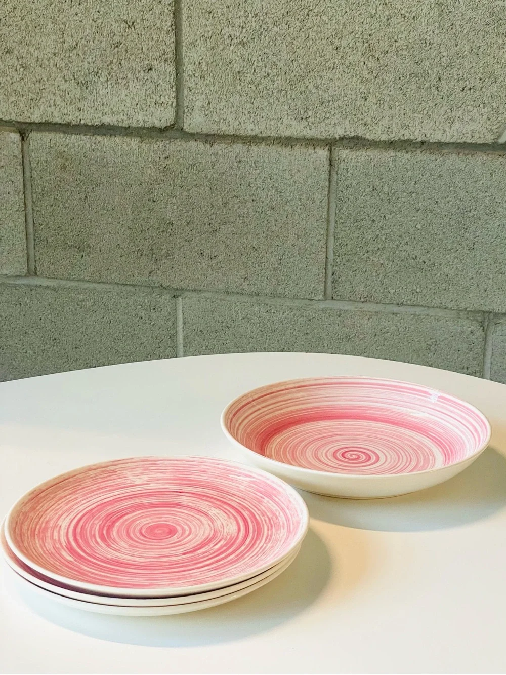 1950s Stetson China Co, Set of 3 Plates and 1 Serving Bowl Pink Swirl